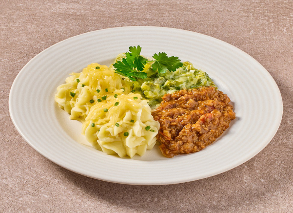 Gehaktschotel met prei à la crème, aardappelpuree en kaasgratin