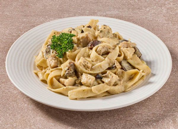 Tagliatelle met kip en bospaddenstoelenroomsaus