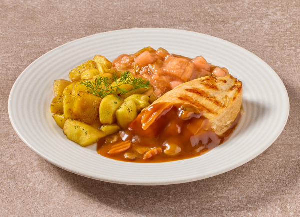 Kipfilet in oma's jus met rabarbercompote en gebakken aardappelblokjes