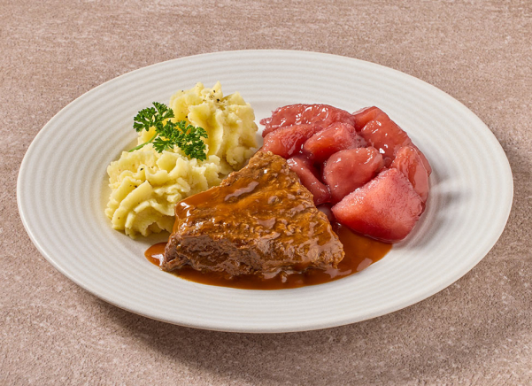 Runderlapje in jus met stoofperen en aardappelpuree
