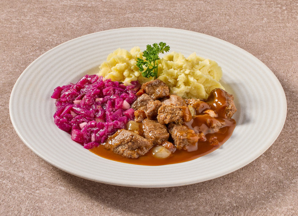 Jachtschotel met rode kool en aardappelpuree (kleine eiwitrijke maaltijd)