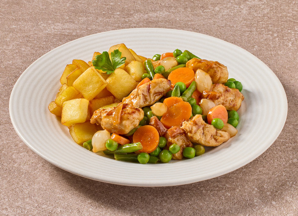 Kip naar oma’s recept met groentenmix, zilveruitjes, spekreepjes en gebakken aardappelblokjes (kleine eiwitrijke maaltijd)