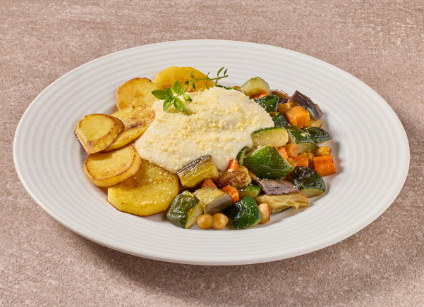 Moussaka met aubergine, courgette en aardappelschijfjes (vegetarisch)