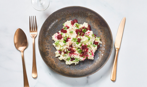 Risotto geitenkaas met rode biet, doperwten en selderij