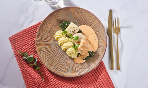 Kabeljauw in kreeftensaus, spinazie en aardappelpuree