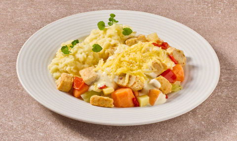 Vergeten groenteschotel met vegetarische kipstukjes en pastinaakpuree (vegetarisch)