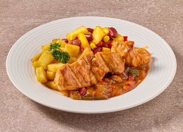Kippenspies met exotische groenten en gebakken aardappelblokjes