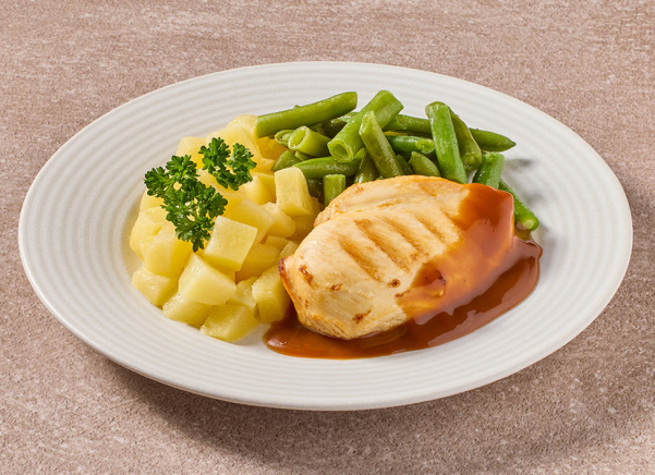 Kipfilet in jus met sperzieboontjes en aardappelblokjes (kleine eiwitrijke maaltijd)