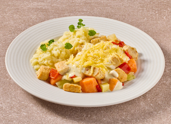 Vergeten groenteschotel met vegetarische kipstukjes en pastinaakpuree (vegetarisch)