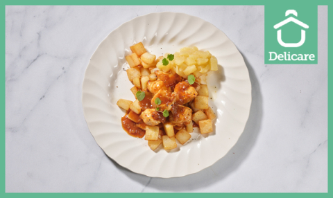 Kipfilet in uiensaus met appelmoes en gebakken aardappelblokjes (natriumarm)