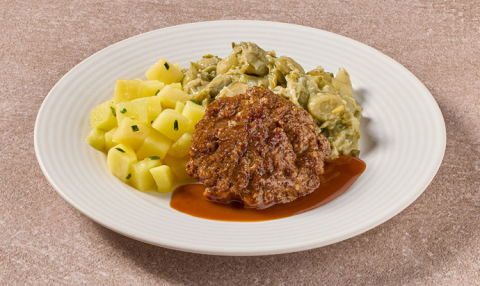 Gehaktbal in jus met witlof à la crème en aardappelblokjes met bieslook