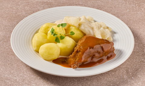 Runderlapje in jus met schorseneren in bechamelsaus en gekookte aardappelen