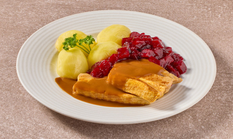 Speklapje in jus met rode bietjes en gekookte aardappelen
