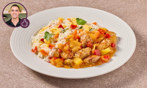 Nasi met kip in zoetzure saus