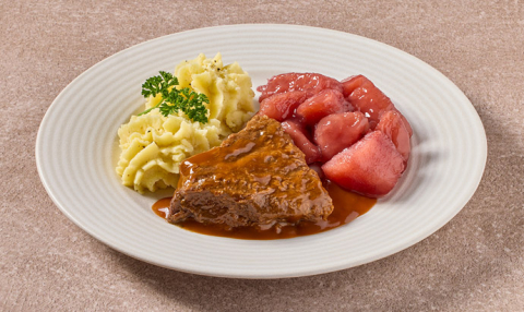 Runderlapje in jus met stoofperen en aardappelpuree