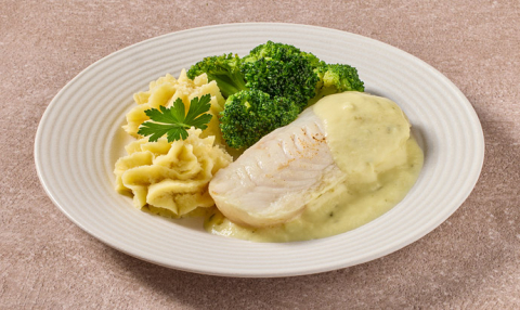Gestoofde vis in Hollandaisesaus met broccoliroosjes en aardappelpuree (kleine eiwitrijke maaltijd)
