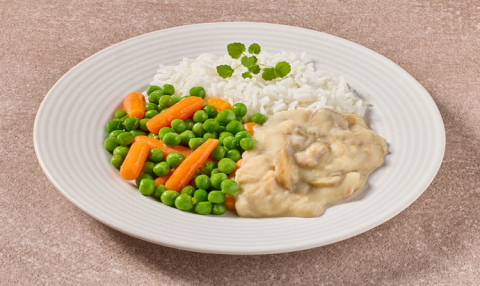 Kippenragout met worteltjes- en doperwtenmix en rijst (kleine eiwitrijke maaltijd)