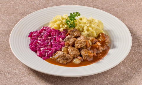 Jachtschotel met rode kool en aardappelpuree (kleine eiwitrijke maaltijd)