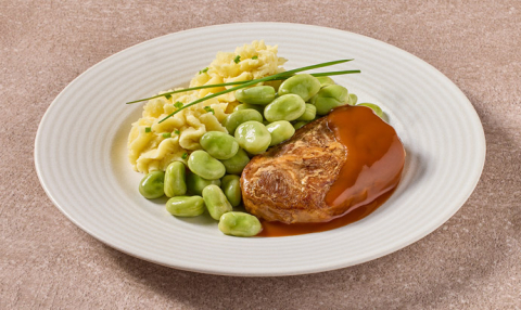 Hamlapje met tuinboontjes en aardappelpuree met bieslook (kleine eiwitrijke maaltijd)